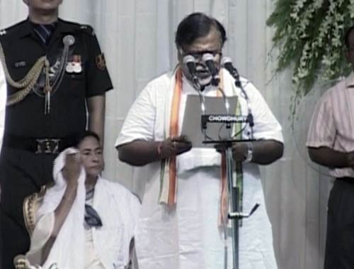 प. बंगाल की पहली महिला सीएम बनी ममता...