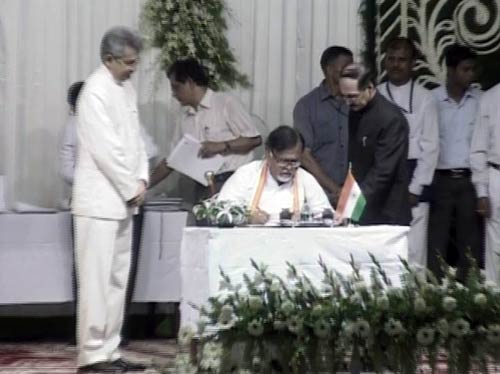 प. बंगाल की पहली महिला सीएम बनी ममता...