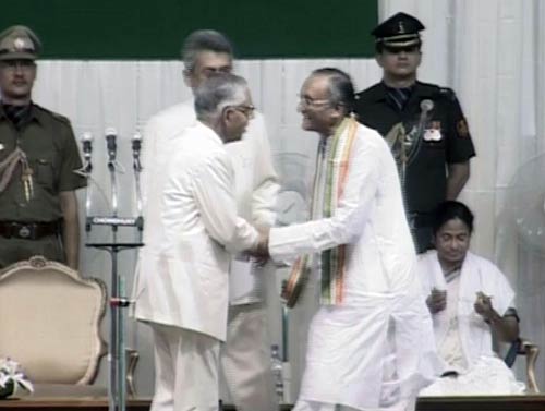 प. बंगाल की पहली महिला सीएम बनी ममता...