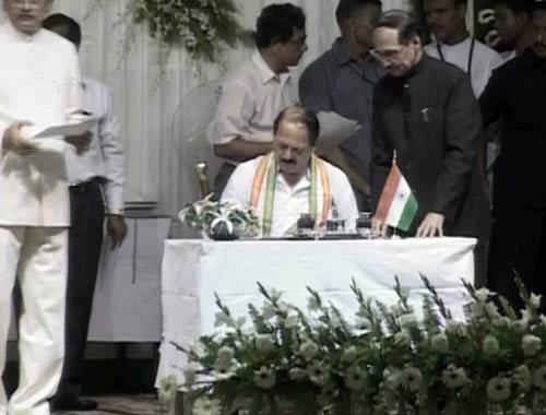 प. बंगाल की पहली महिला सीएम बनी ममता...