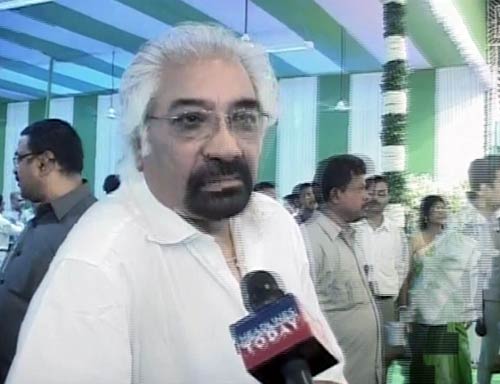 प. बंगाल की पहली महिला सीएम बनी ममता...