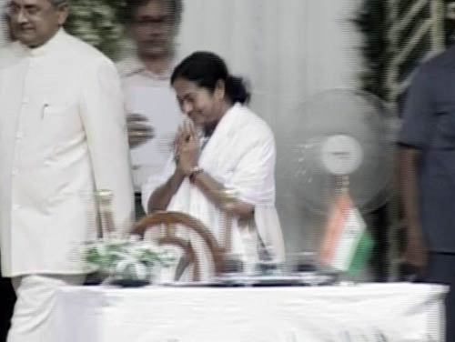 प. बंगाल की पहली महिला सीएम बनी ममता...
