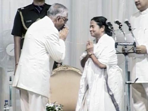 प. बंगाल की पहली महिला सीएम बनी ममता...