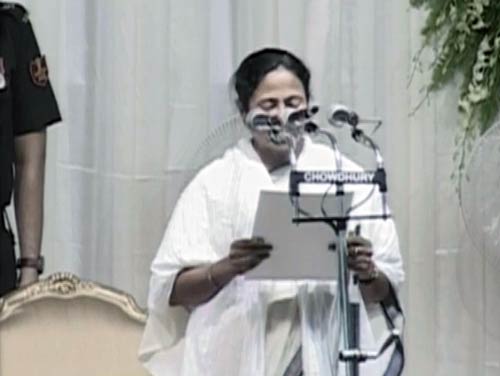 प. बंगाल की पहली महिला सीएम बनी ममता...