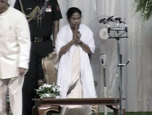 प. बंगाल की पहली महिला सीएम बनी ममता...