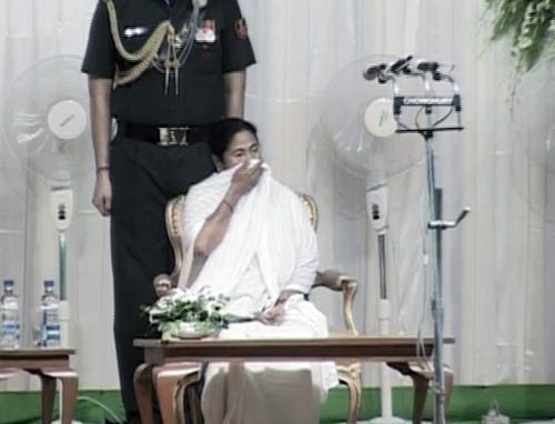 प. बंगाल की पहली महिला सीएम बनी ममता...