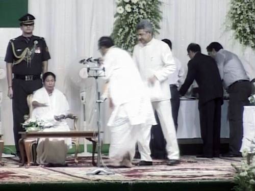 प. बंगाल की पहली महिला सीएम बनी ममता...
