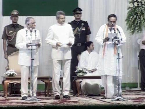 प. बंगाल की पहली महिला सीएम बनी ममता...