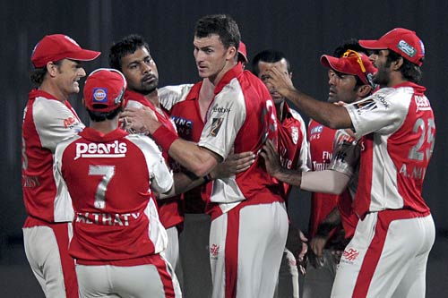 गेल की आंधी में पंजाब हुआ फेल