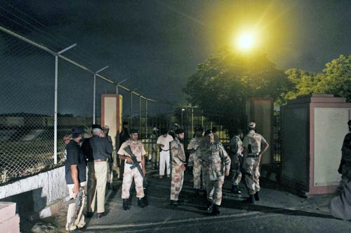 कराची में नौसेना बेस मेहरान पर आतंकी हमला