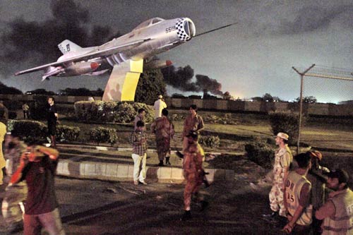 कराची में नौसेना बेस मेहरान पर आतंकी हमला