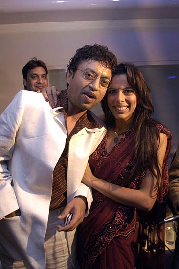 पूजा बेदी को जन्‍मदिन मुबारक । सितारों की मस्‍ती