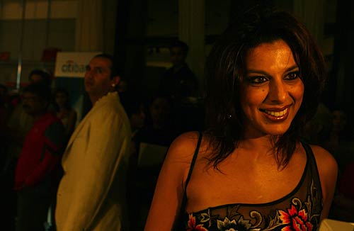 पूजा बेदी को जन्‍मदिन मुबारक । सितारों की मस्‍ती