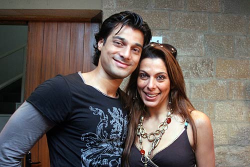 पूजा बेदी को जन्‍मदिन मुबारक । सितारों की मस्‍ती