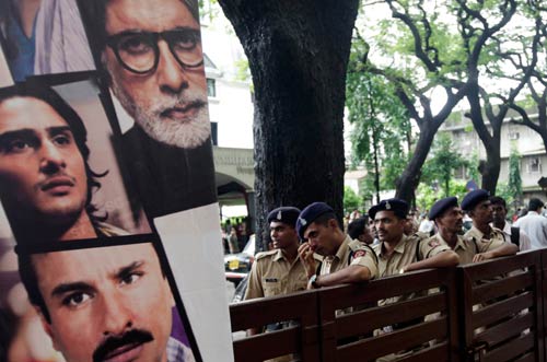 'आरक्षण' के प्रमोशन में उतरे बॉलीवुड स्‍टार | दीपिका के जलवे