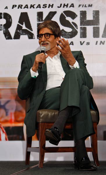 'आरक्षण' के प्रमोशन में उतरे बॉलीवुड स्‍टार | दीपिका के जलवे