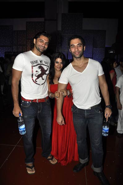 तस्‍वीरों में देखें 'रागिनी एमएमएस' । सितारों की मस्‍ती