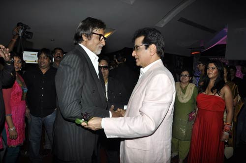 तस्‍वीरों में देखें 'रागिनी एमएमएस' । सितारों की मस्‍ती