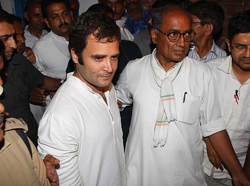 भट्टा पारसौल में राहुल की पंचायत । देखें: कैसे भड़की आग...