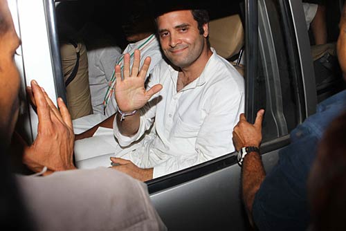 भट्टा पारसौल में राहुल की पंचायत । देखें: कैसे भड़की आग...