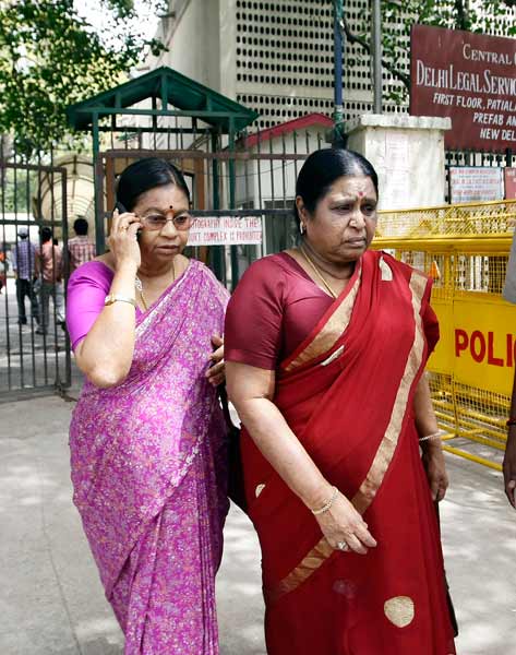 कनिमोझी से मिलने पहुंचे परिवार के सदस्‍य