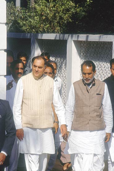 तस्‍वीरों में देखें राजीव गांधी का जीवन | राजीव... एक यात्रा