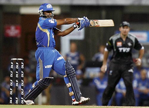 मुंबई ने पुणे को 21 रनों से हराया