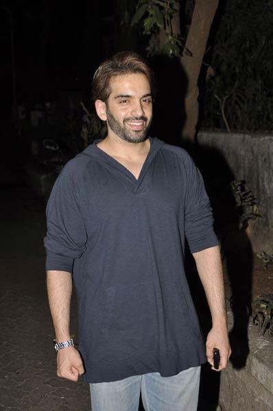 रेडी की स्पेशल स्क्रीनिंग पर पहुंची कंगना | रैंप पर सितारे