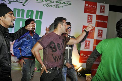 फिल्‍म 'रेडी' के प्रमोशन में जुटे सलमान...| सलमान के मूड