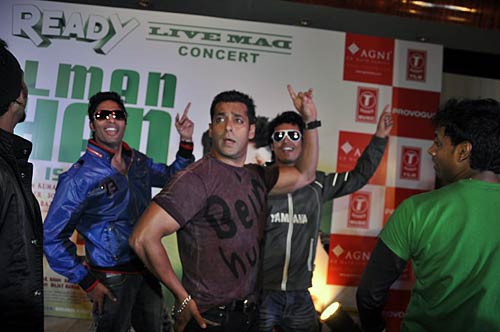 फिल्‍म 'रेडी' के प्रमोशन में जुटे सलमान...| सलमान के मूड