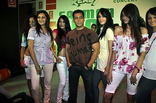 फिल्‍म 'रेडी' के प्रमोशन में जुटे सलमान...| सलमान के मूड