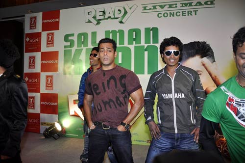 फिल्‍म 'रेडी' के प्रमोशन में जुटे सलमान...| सलमान के मूड