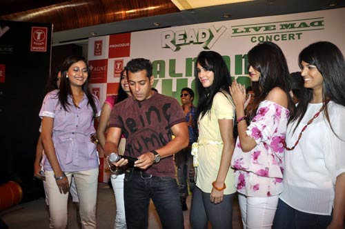 फिल्‍म 'रेडी' के प्रमोशन में जुटे सलमान...| सलमान के मूड