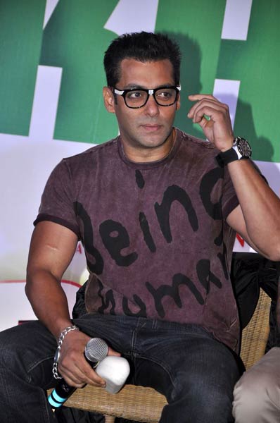 फिल्‍म 'रेडी' के प्रमोशन में जुटे सलमान...| सलमान के मूड