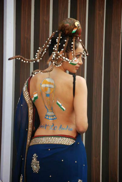 हॉट गर्ल सोफिया हयात को 'हैप्‍पी बर्थडे' | हॉट सनी लियोन