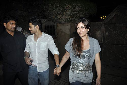 रणवीर की पार्टी में किसने किया धमाल । सितारों की मस्‍ती