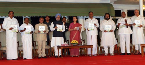 पीएम, सोनिया ने जारी किया यूपीए-2 का रिपोर्ट कार्ड