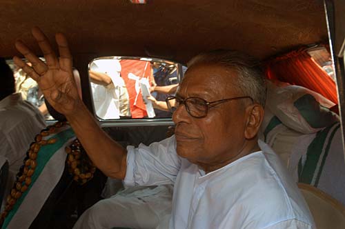 फोटो: जनता ने किसे पहनाया जीत का ताज...