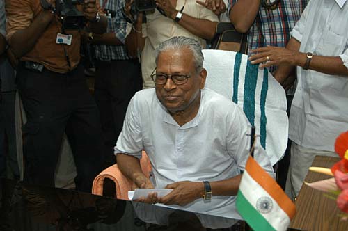 फोटो: जनता ने किसे पहनाया जीत का ताज...