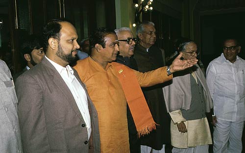 प. बंगाल में पसोपेश में वाममोर्चा