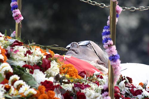 प. बंगाल में पसोपेश में वाममोर्चा