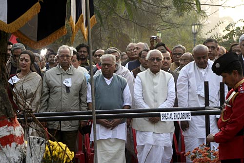 प. बंगाल में पसोपेश में वाममोर्चा