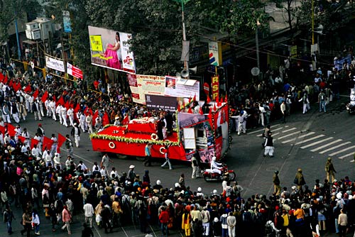 प. बंगाल में पसोपेश में वाममोर्चा