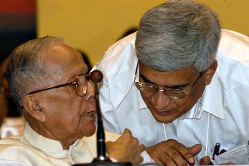 प. बंगाल में पसोपेश में वाममोर्चा