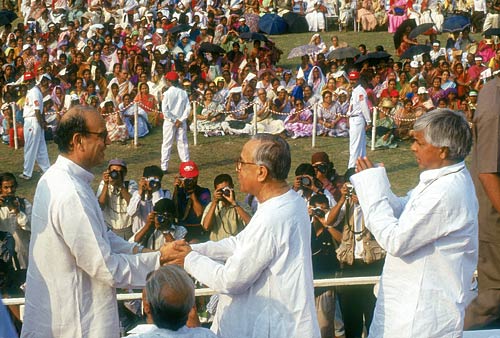 प. बंगाल में पसोपेश में वाममोर्चा