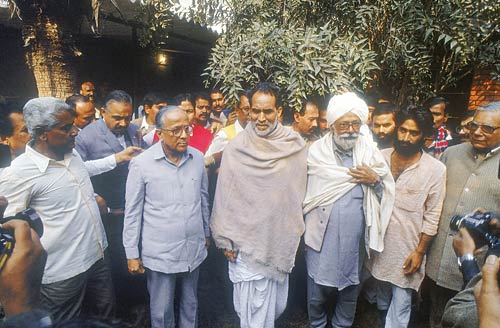 प. बंगाल में पसोपेश में वाममोर्चा