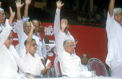 प. बंगाल में पसोपेश में वाममोर्चा