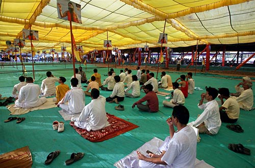 ...और शुरू हो गया रामदेव का सत्‍याग्रह । रामदेव की जिंदगी