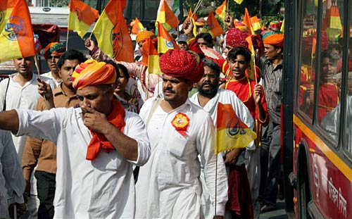 ...और शुरू हो गया रामदेव का सत्‍याग्रह । रामदेव की जिंदगी
