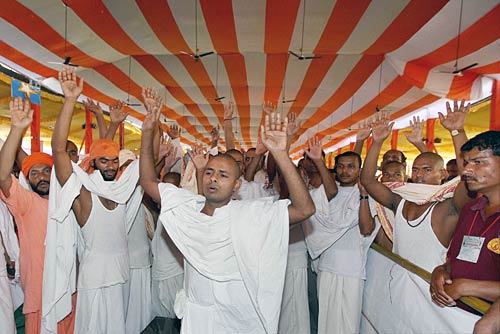 ...और शुरू हो गया रामदेव का सत्‍याग्रह । रामदेव की जिंदगी